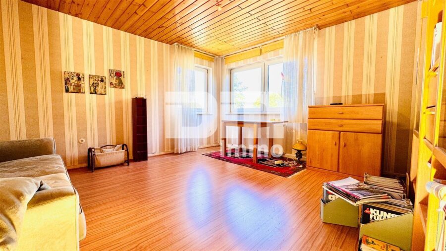 Gepflegtes Einfamilienhaus auf großem Grundstück mit Garage, Terrasse und Balkon - OG Schlafzimmer
